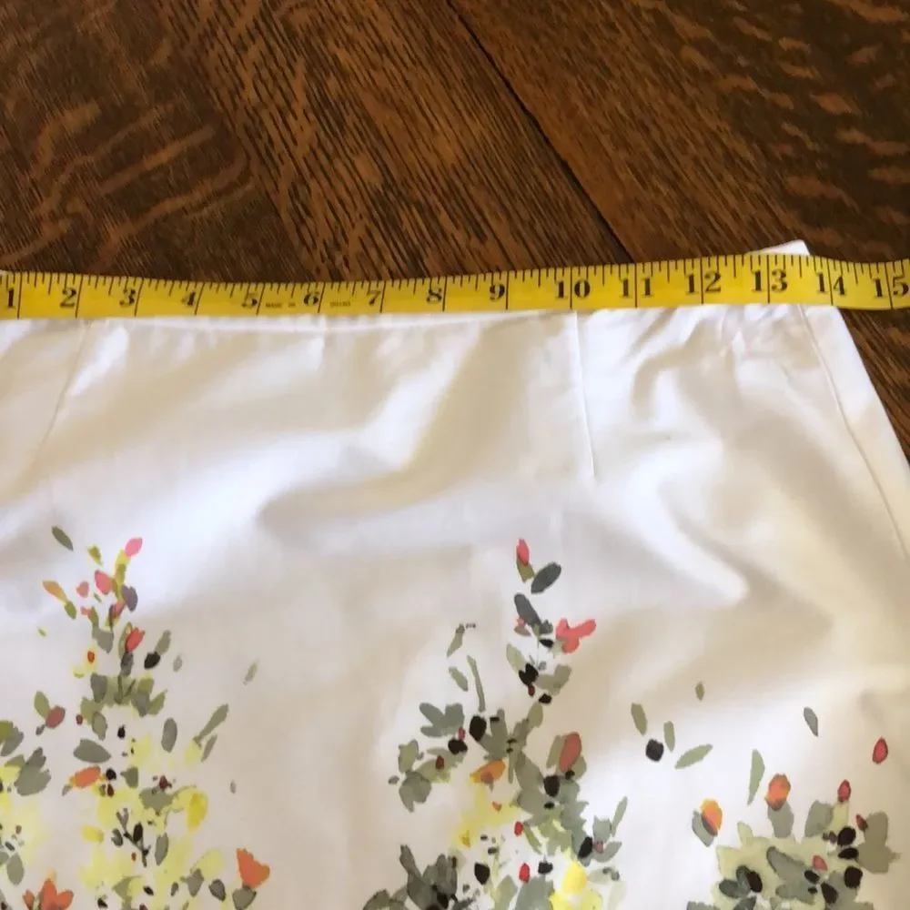 Tahari Arthur S. Levine Skirt White & Floral Pencil Size 2 Career, Professional